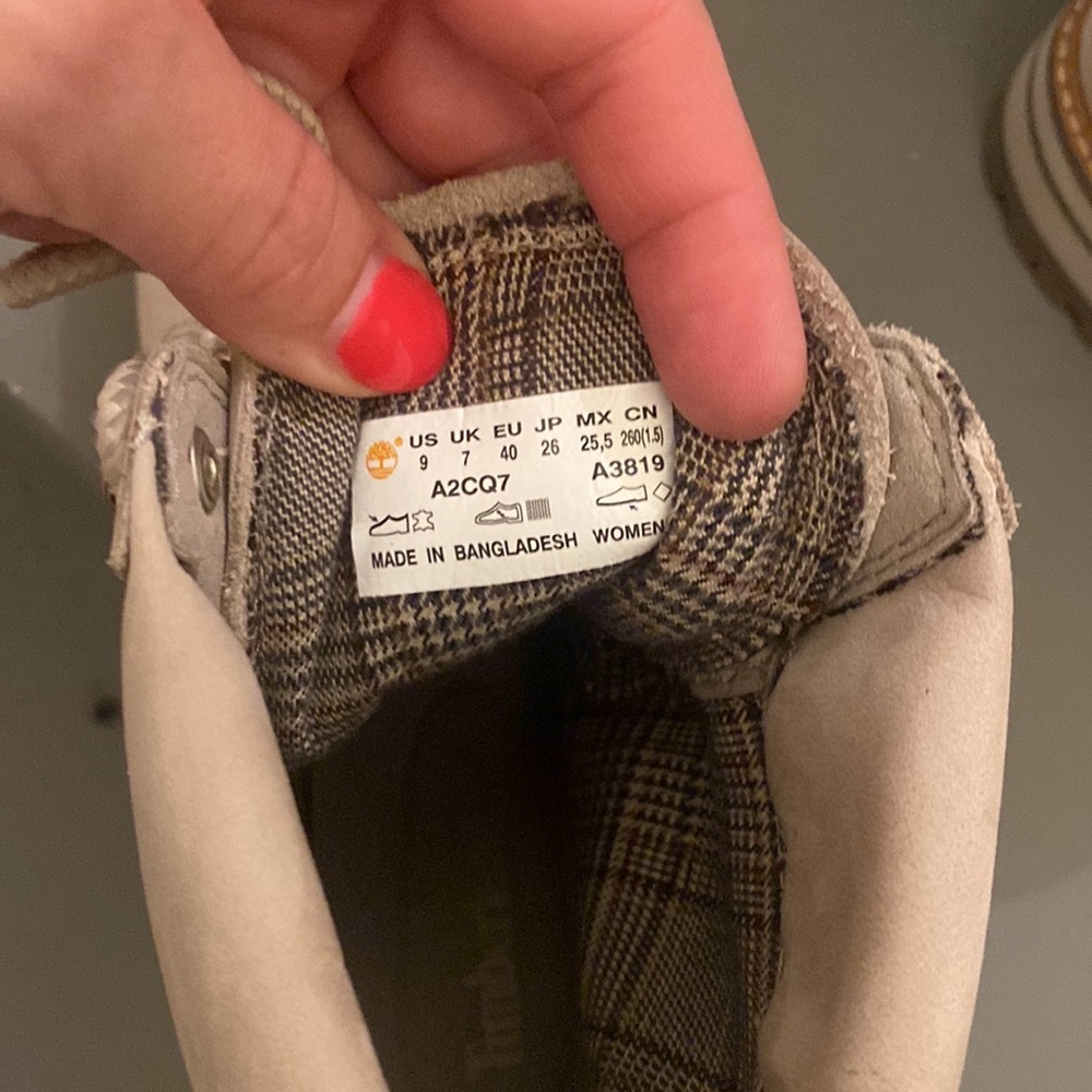 NEW! Timberland Women’s boot. - Picture 4 of 6